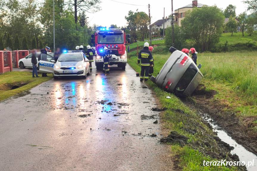 Kia w rowie, kolizja w Korczynie 
