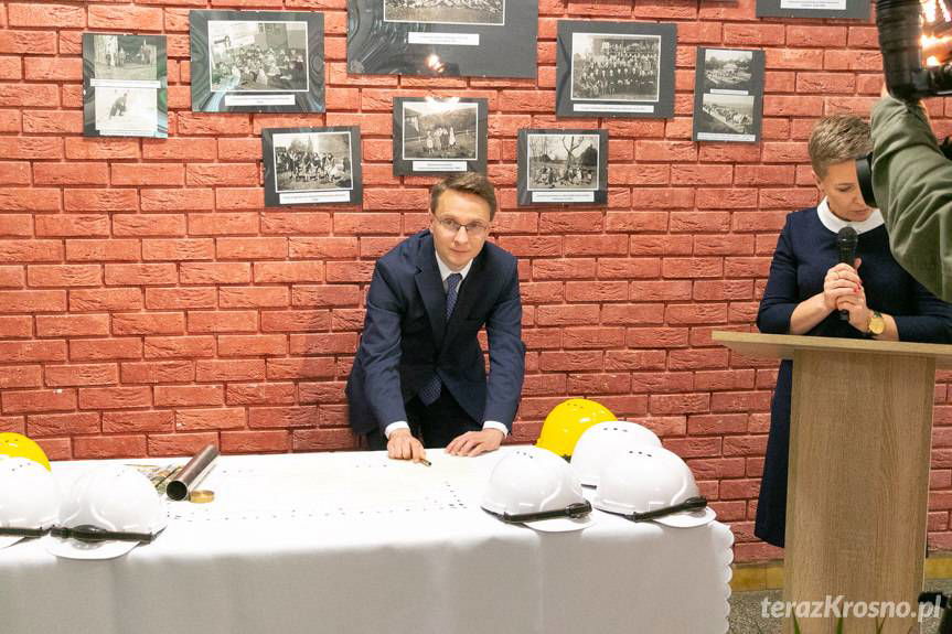 Równe. Kamień węgielny pod salę gimnastyczną wmurowany