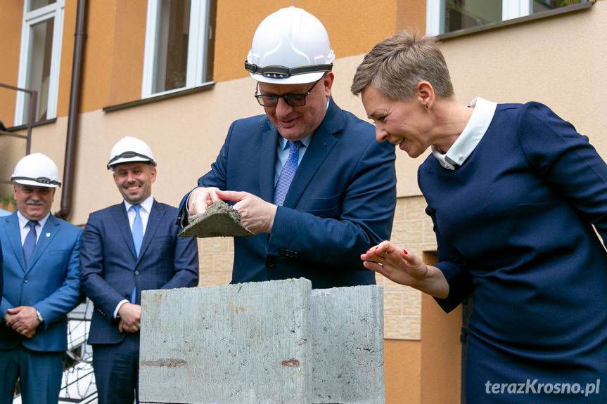 Równe. Kamień węgielny pod salę gimnastyczną wmurowany