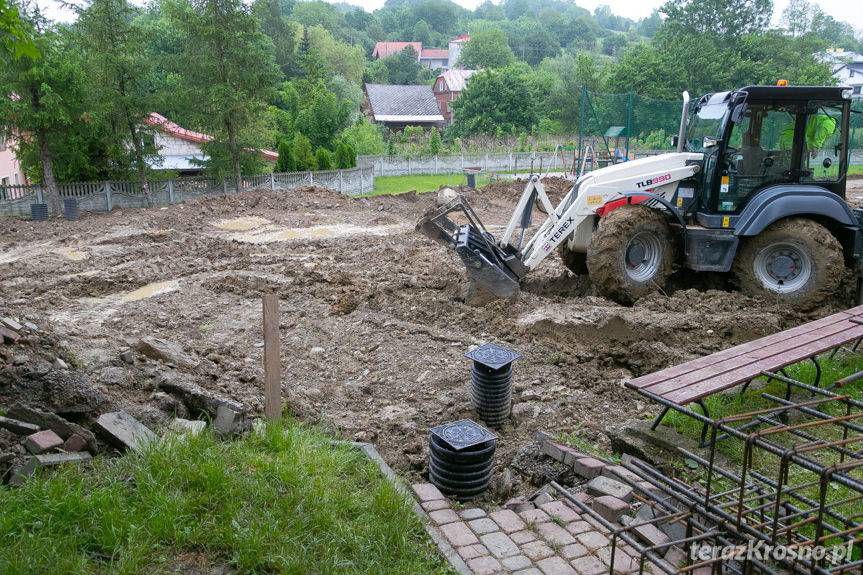 Równe. Kamień węgielny pod salę gimnastyczną wmurowany