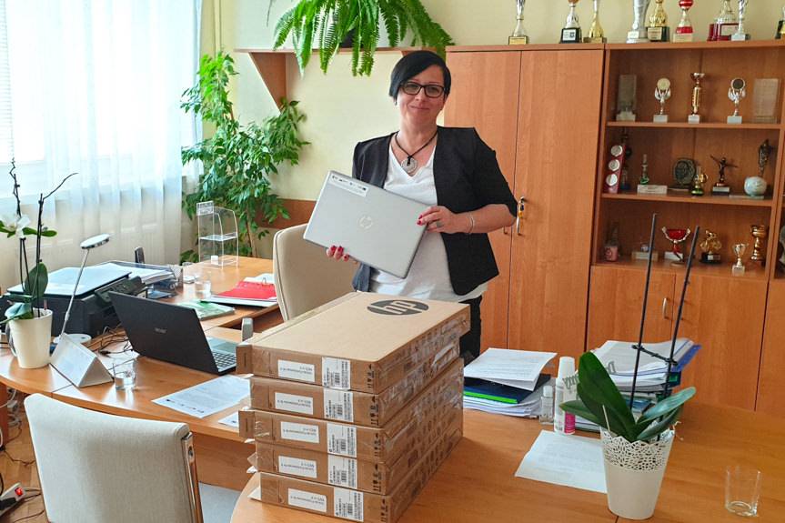 Laptopy ze Zdalnej Szkoły trafiły do Krosna