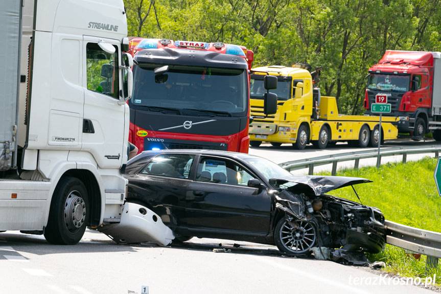 Groźnie wyglądająca kolizja w Domaradzu, zablokowana DK19 