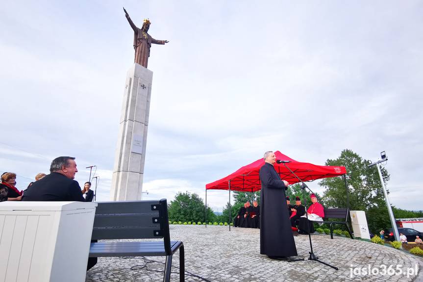 REGION. W Jaśle poświęcono pomnik Chrystusa Króla