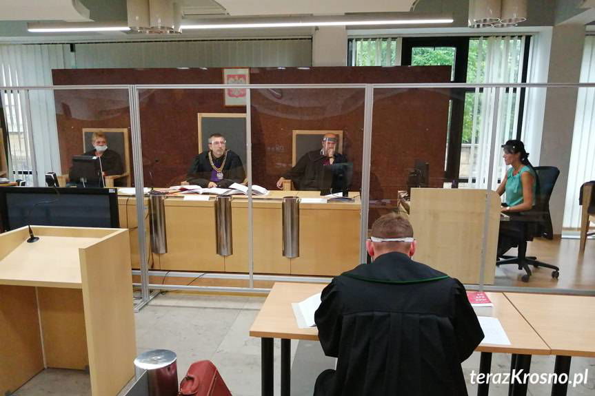 Sprawca napadu z siekierą na sklep w Łękach Strzyżowskich skazany