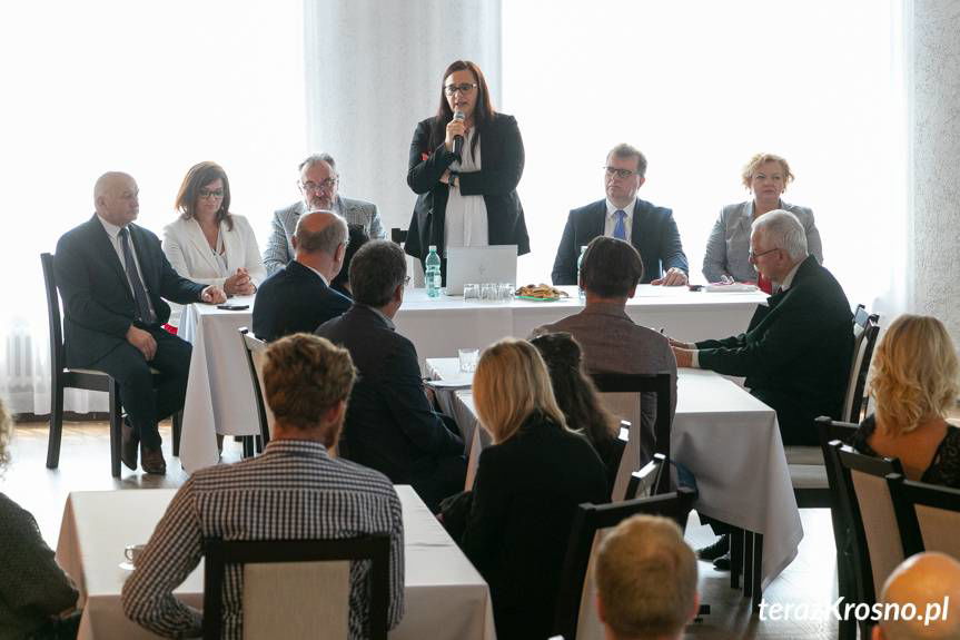 Rymanów. Minister Małgorzata Jarosińska-Jedynak o pakiecie antywirusowym