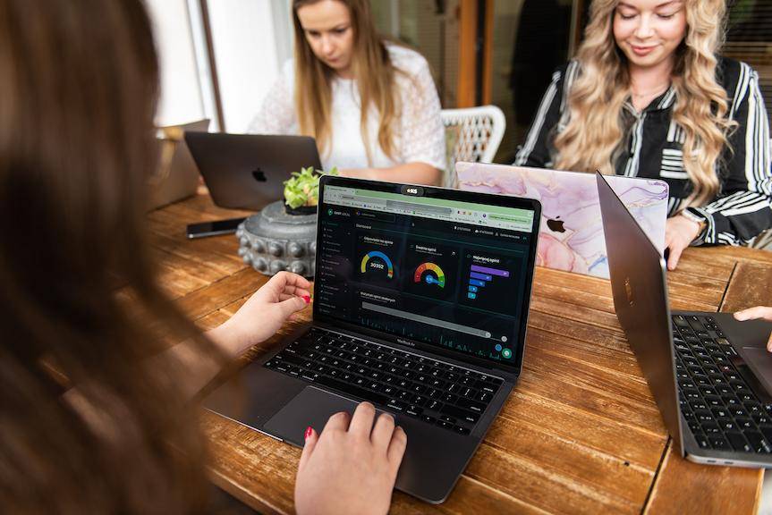 Zobacz, jak Twoja firma wypada na tle konkurentów - Odbierz darmowy raport widoczności