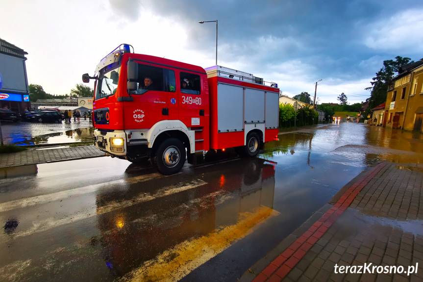 Nawałnica w powiecie krośnieńskim i Krośnie. Strażacy ruszyli na ratunek