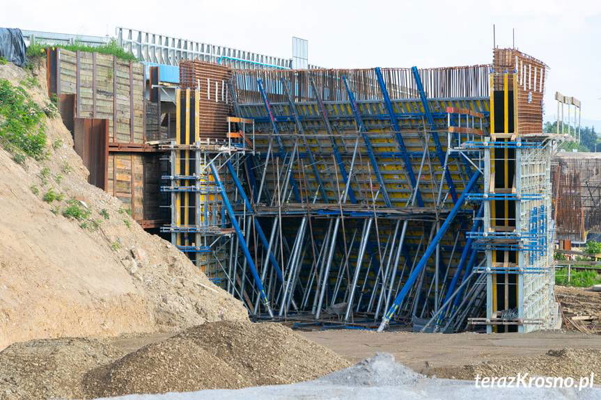 Droga krajowa nr 28 w Krośnie w rozbudowie. Zobacz zdjęcia