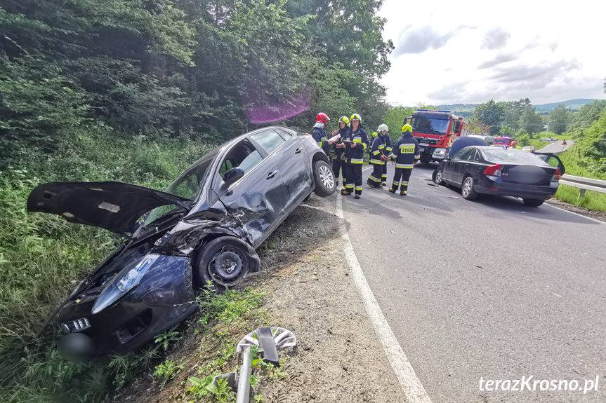 Zderzenie volvo i fiata w Wietrznie