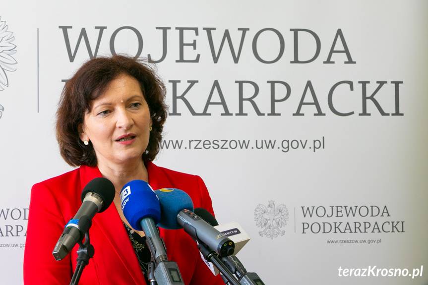 Bitwa o wozy strażackie wciąż trwa