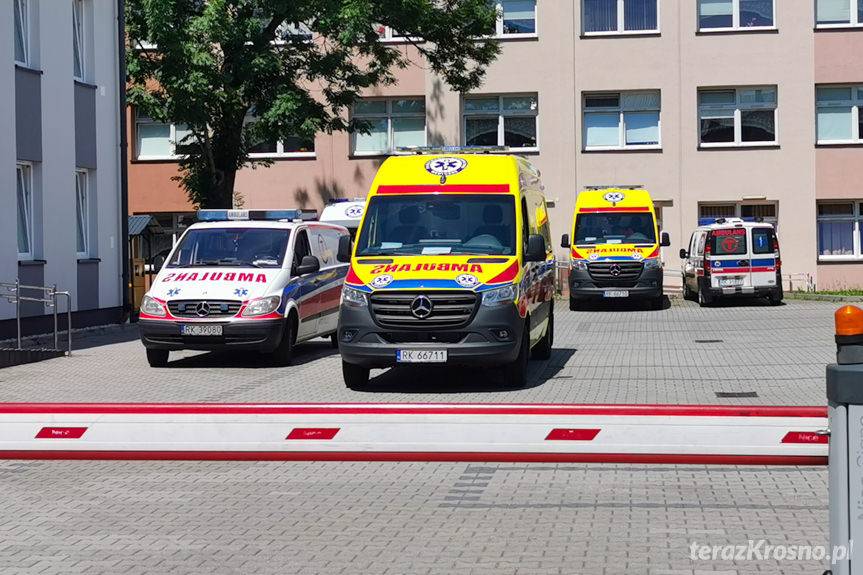 Karetki do walki z pandemią w Krośnie