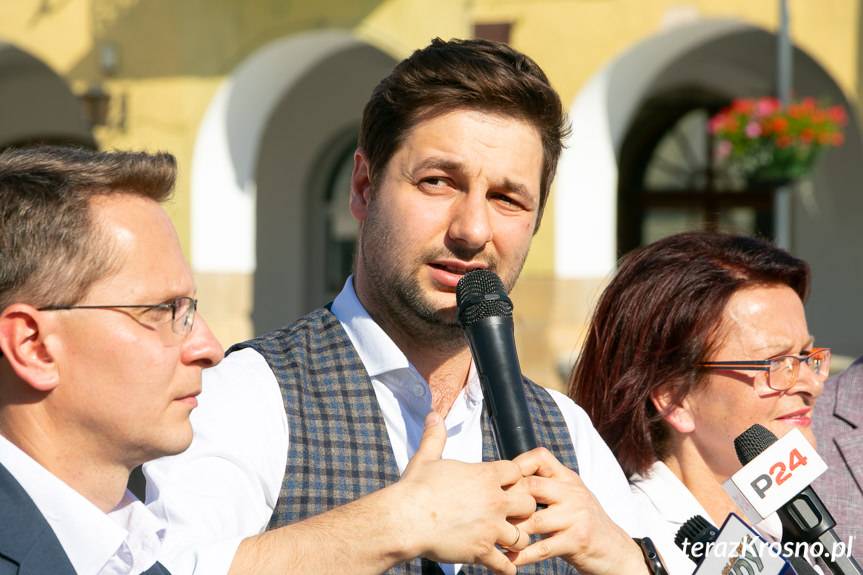 Bitwa o duszę narodu. Patryk Jaki na wiecu w Krośnie