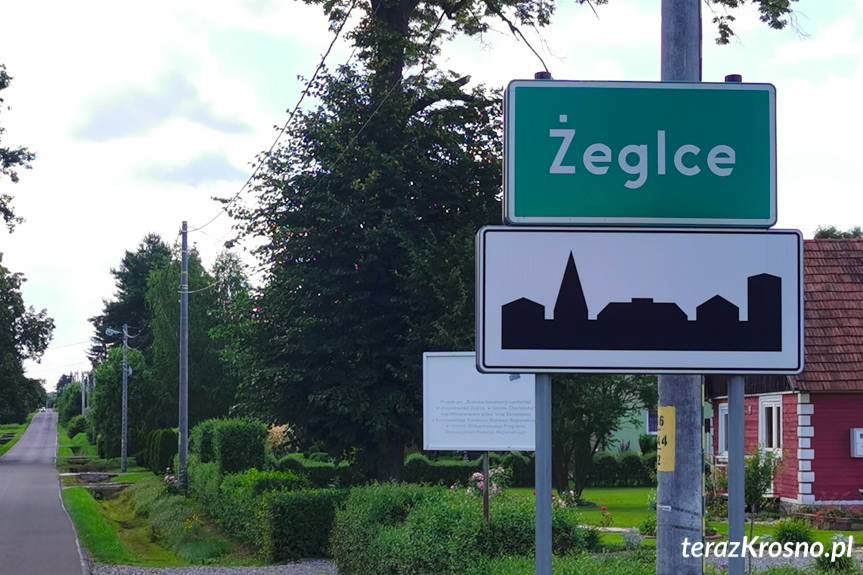 Żeglce. Mężczyzna poparzył się przy wypalaniu traw