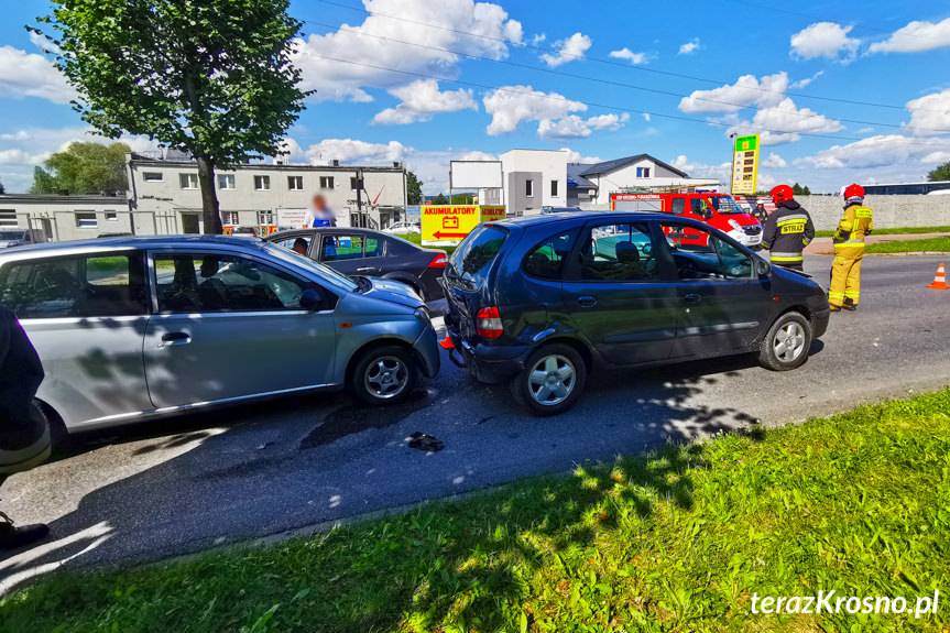Zderzenie trzech samochodów na Tysiąclecia w Krośnie