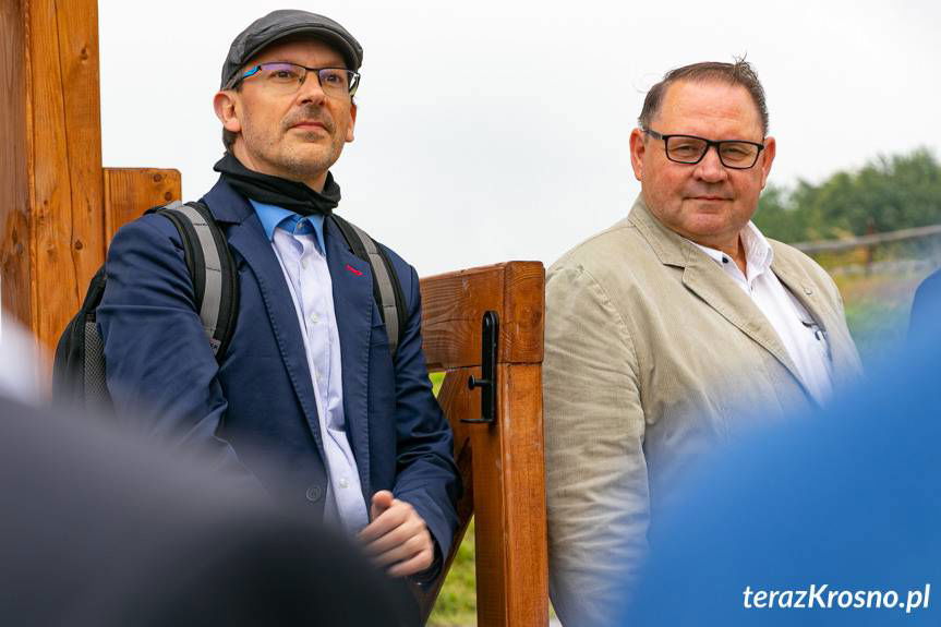 Wieża widokowa w Czarnorzekach. Nawiązanie do tradycji