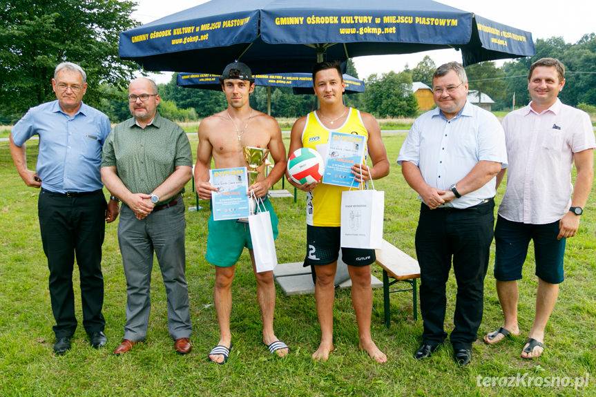 Na piasku walczyli o puchar starosty