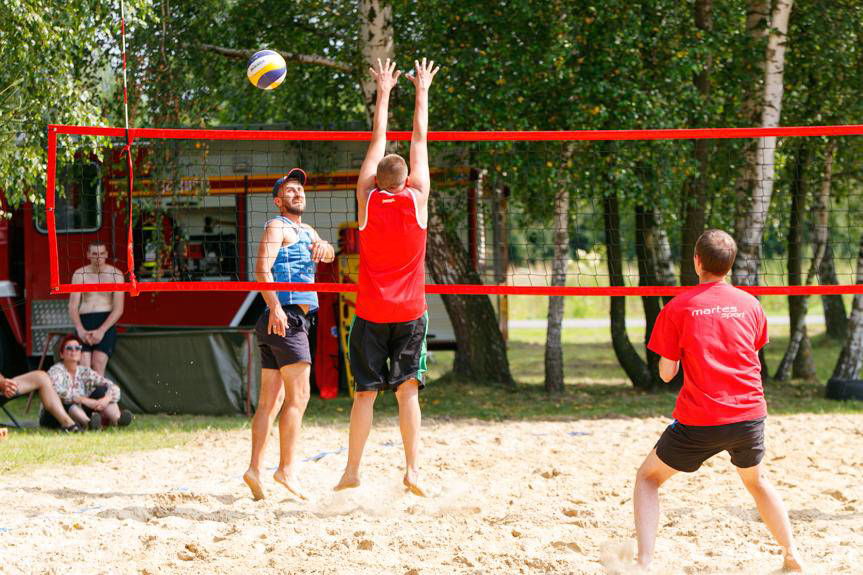 Na piasku walczyli o puchar starosty