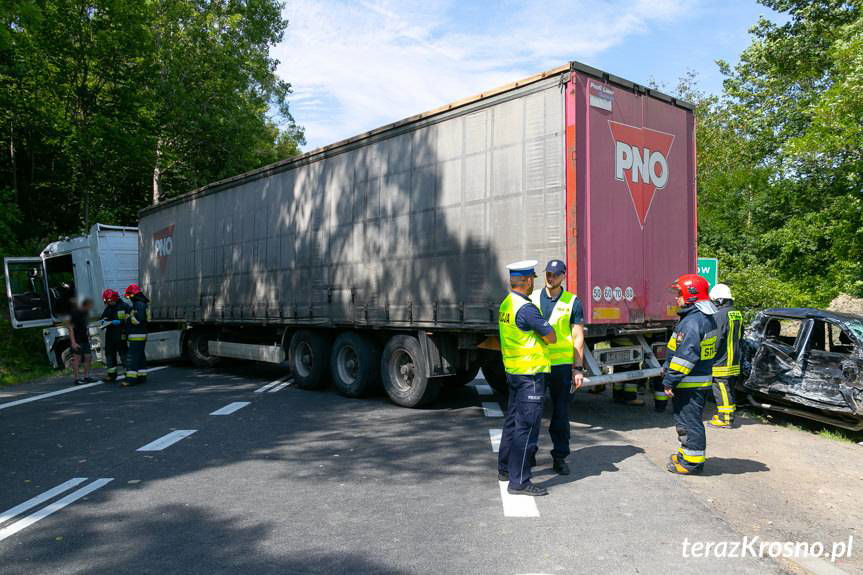 Wypadek w Tylawie. Zderzenie ciężarówki z osobówką