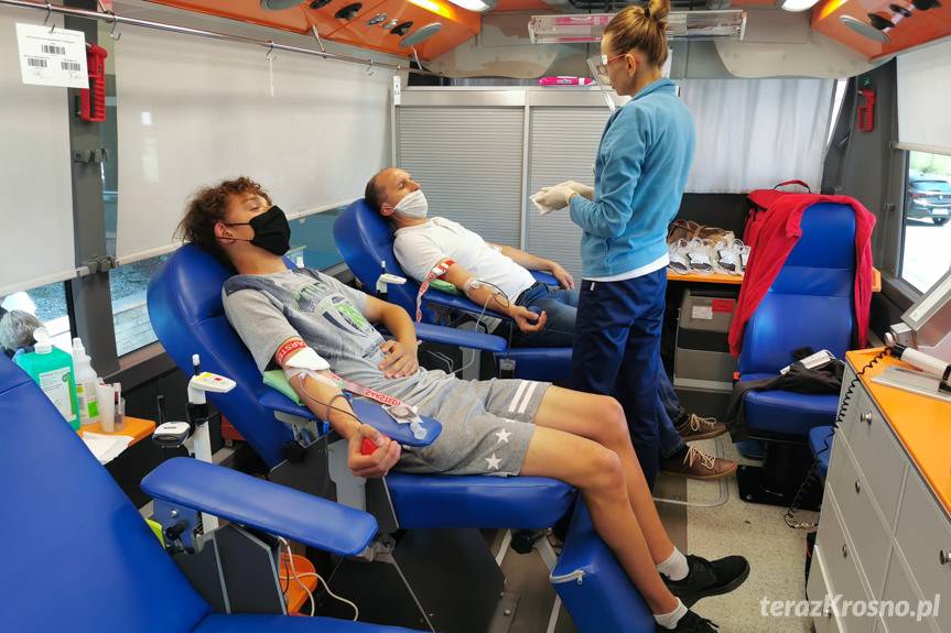 Przy starostwie w Krośnie oddali najcenniejszy dar