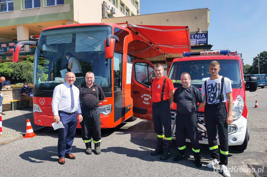 Przy starostwie w Krośnie oddali najcenniejszy dar