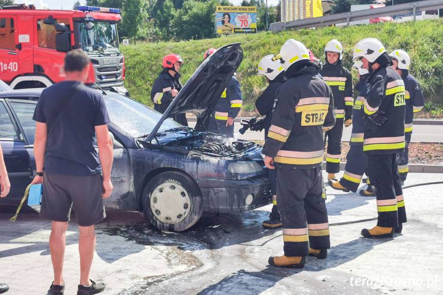 Pożar samochodu na parkingu OBI