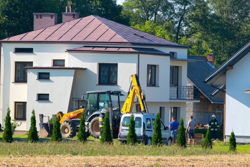 Krościenko Wyżne. Uszkodzona rura gazowa