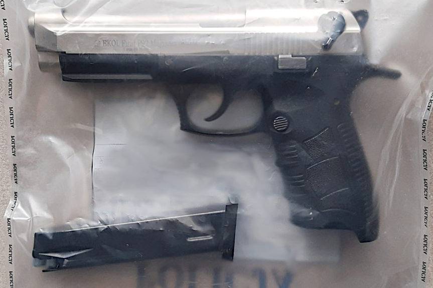 REGION. Z pistoletem na sąsiada koszącego trawę