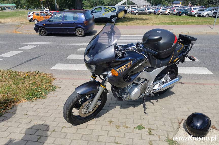 Zderzenie motocykla i samochodu na ulicy Bursaki