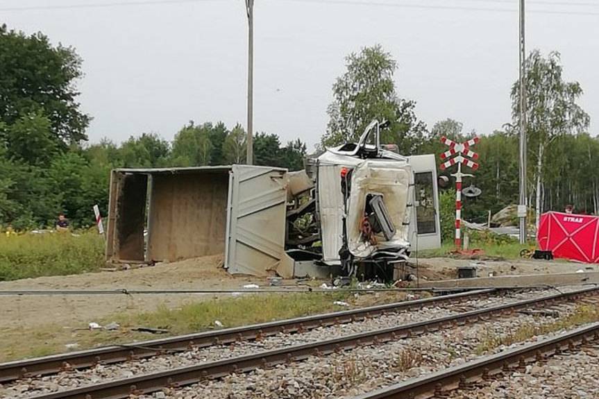 REGION. Tragedia na przejeździe kolejowym w Przędzelu
