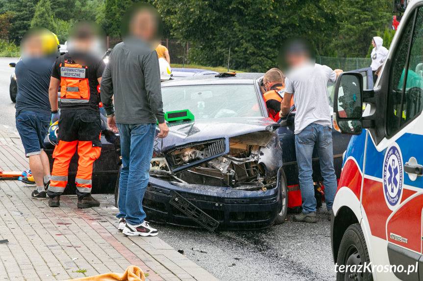 Wypadek w Dukli, trzy osoby poszkodowane 