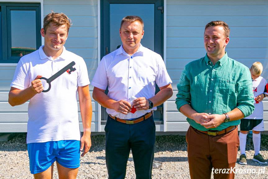 Piłkarze z Pustyn doczekali się nowej szatni