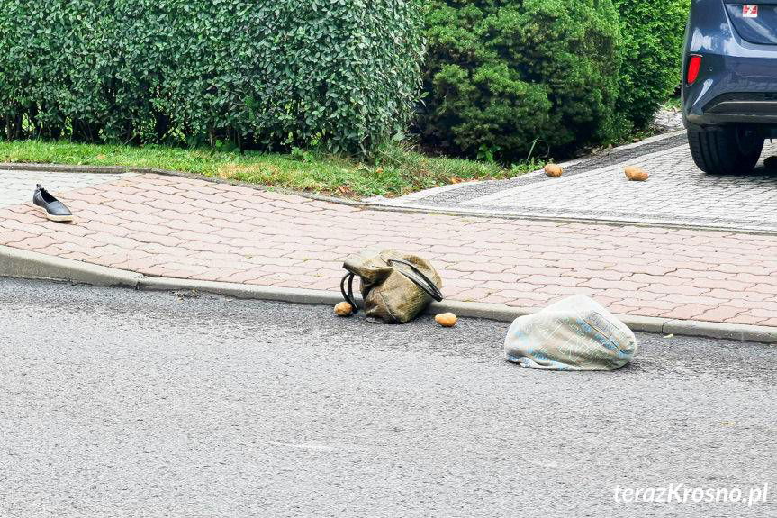 Wypadek w Jedliczu, piesza potrącona na przejściu