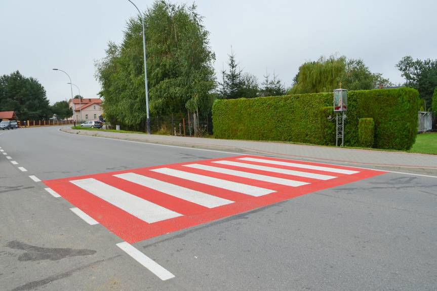 Biało-czerwone przejścia dla pieszych w Iwoniczu