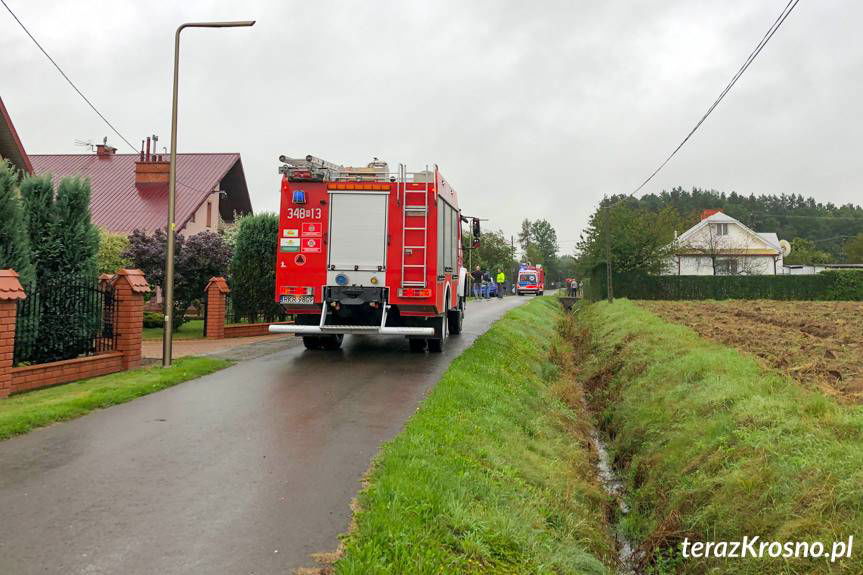 Zalesie. Kobieta weszła do studni