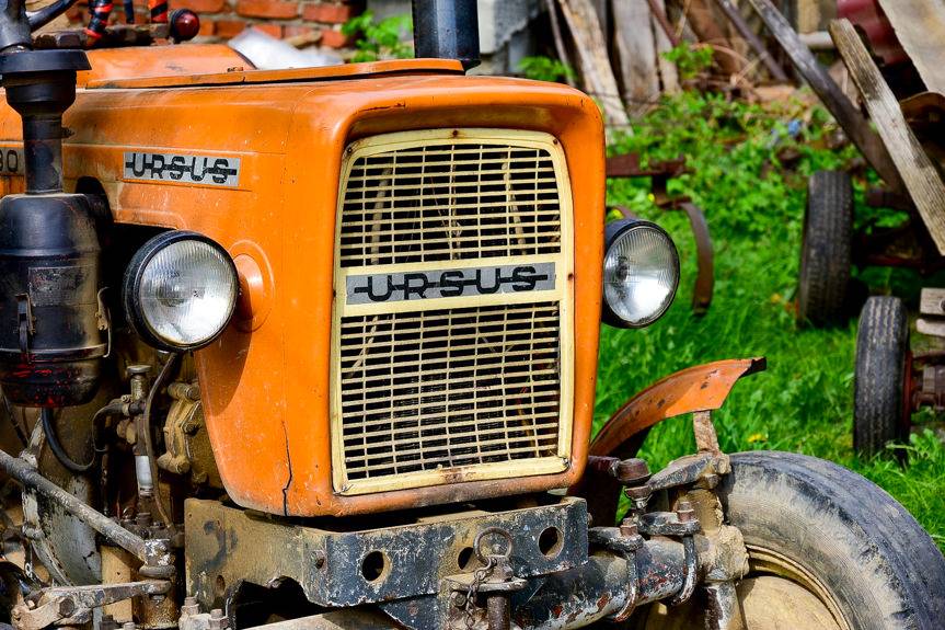 REGION. 65-latka spadła z ciągnika