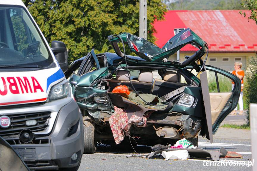 Wypadek w Baryczce, zderzenie karetki i samochodu osobowego 