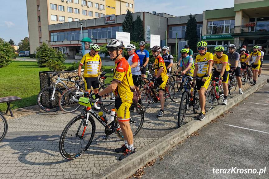 Na rowerach odwiedzili wszystkie gminy powiatu