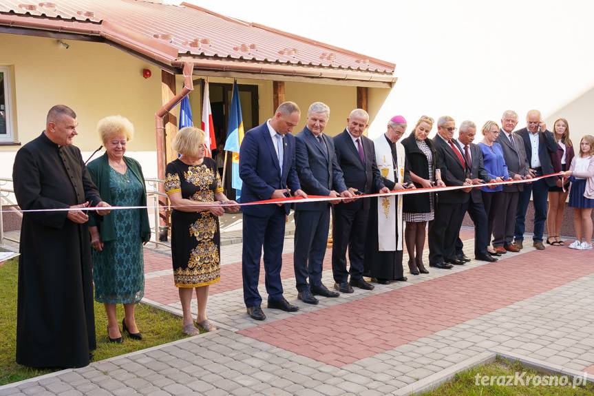 Łęki Strzyżowskie. Piękny prezent dla uczniów
