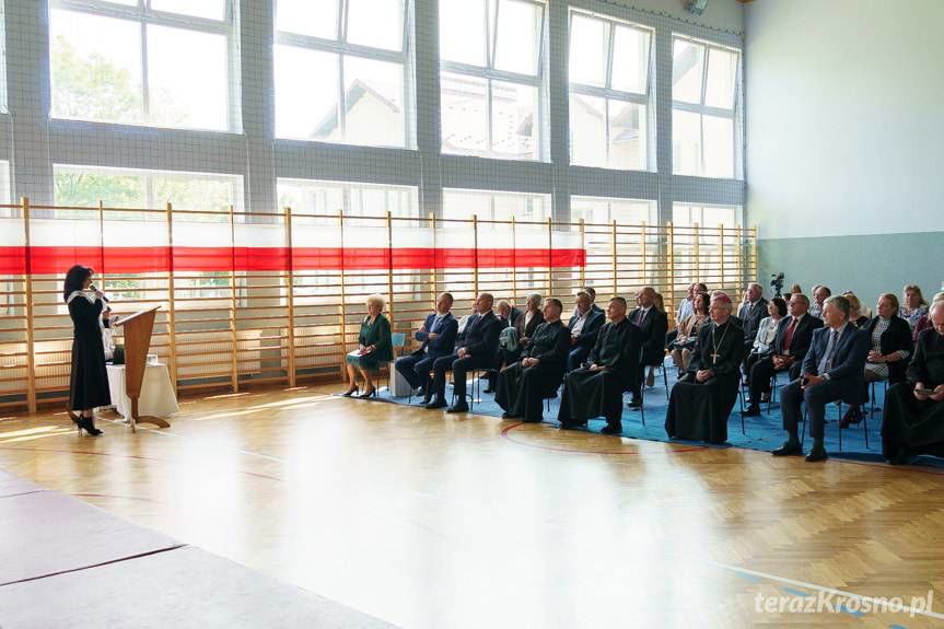 Łęki Strzyżowskie. Piękny prezent dla uczniów