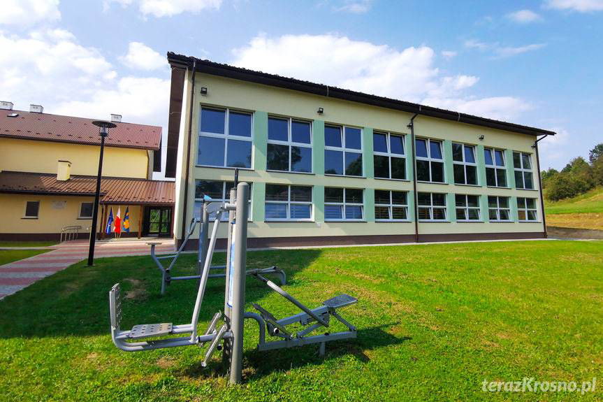 Łęki Strzyżowskie. Piękny prezent dla uczniów