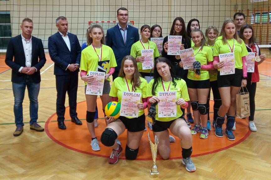 Siatkówka. Zwycięskie UKS "MOSiR" Dukla i UKS "Szczepaniak" Krosno 