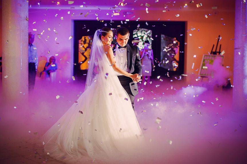 Koronawirus. Mniej osób na weselach