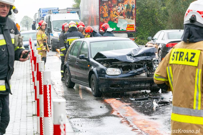 Zderzenie dwóch samochodów w Pustynach
