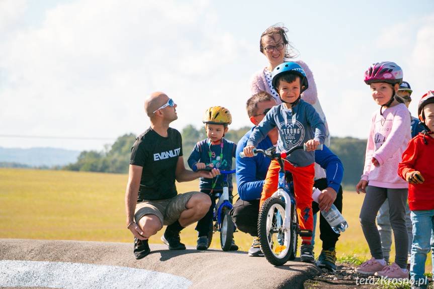Miejsce Piastowe. Zawody rowerowe na pumptracku 