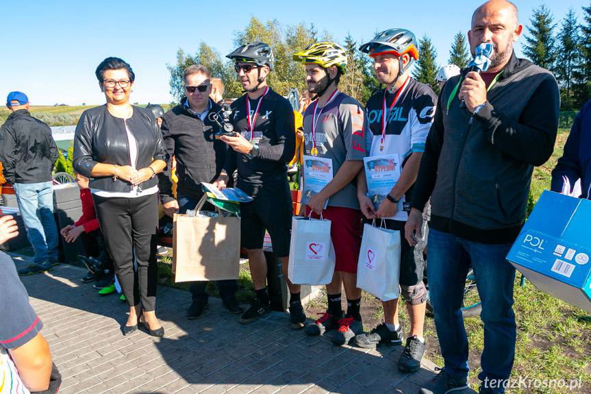 Miejsce Piastowe. Zawody rowerowe na pumptracku 