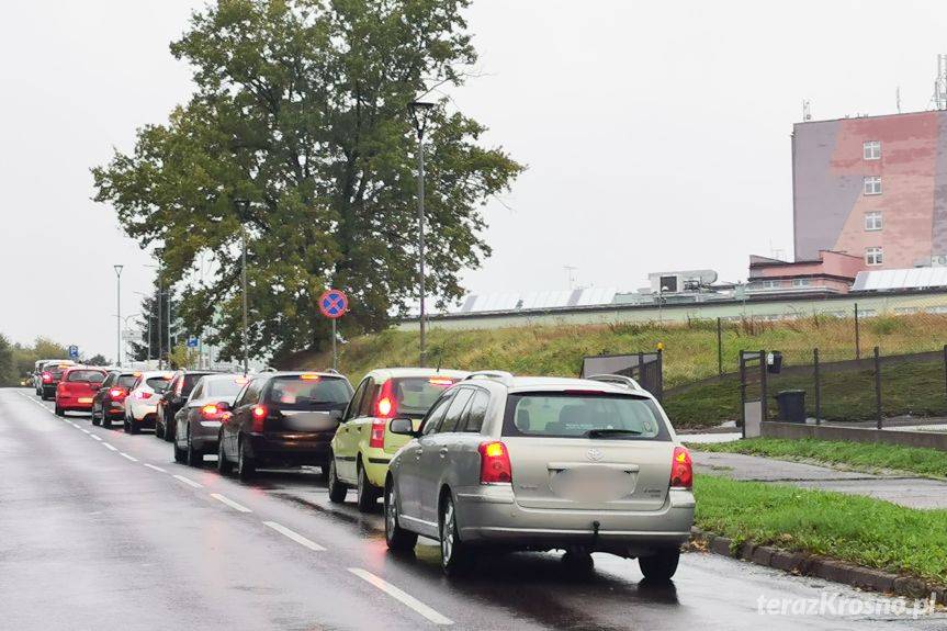 Krosno. Po test na COVID-19 w dużej kolejce