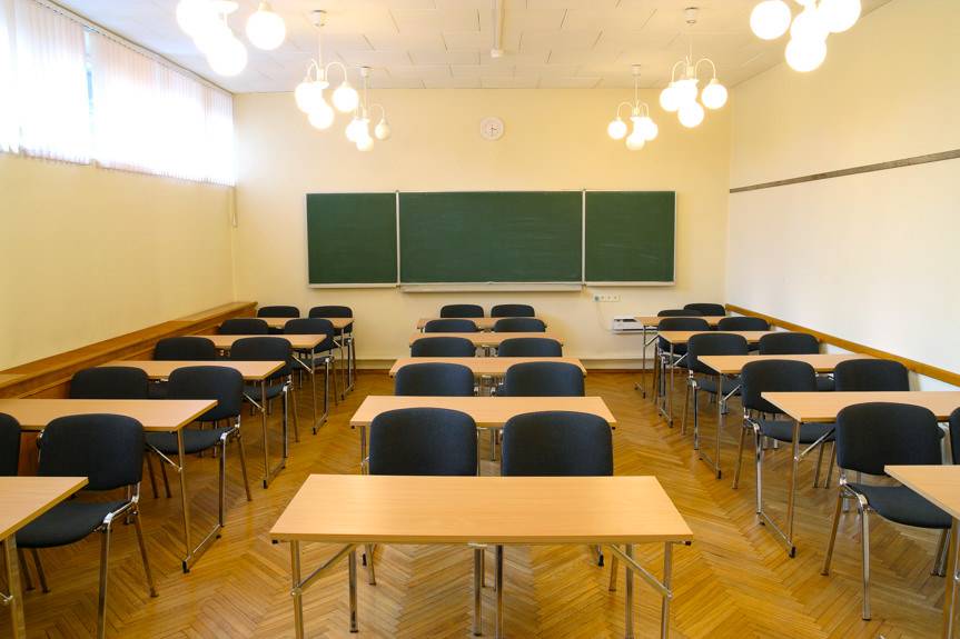 Zawieszone zajęcia lub nauczanie zdalne w szkołach 