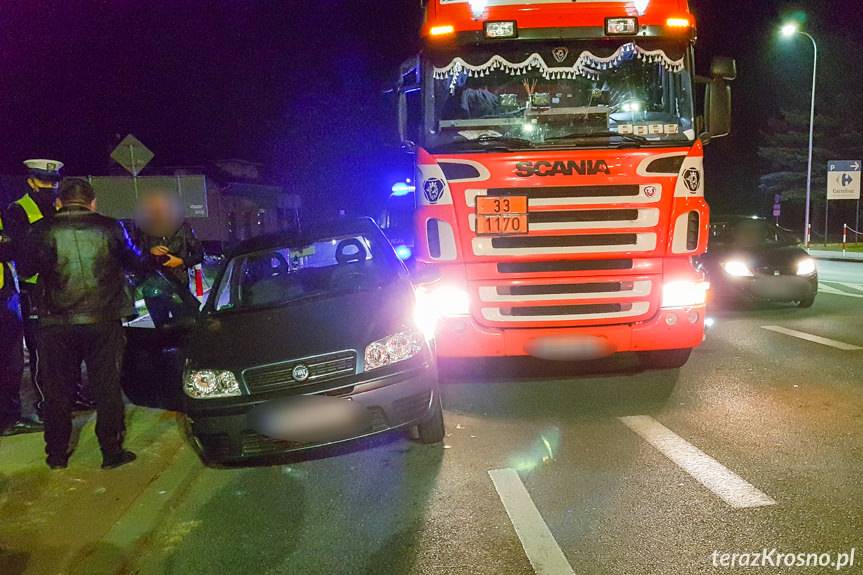 Zderzenie ciężarówki z osobówką na Krakowskiej
