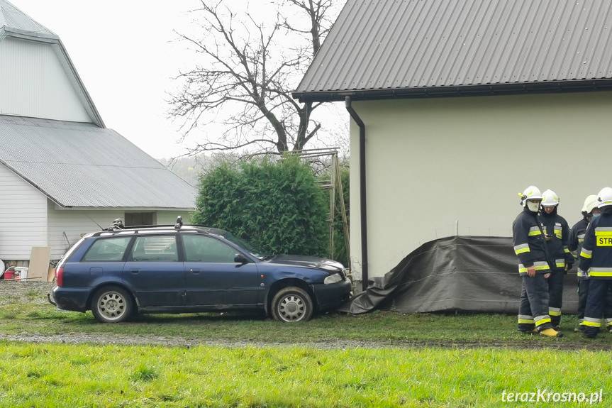 Uderzył w budynek