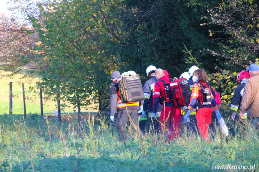 REGION. Strażacy z Haczowa i Brzozowa oraz załoga LPR ratowali starszą kobietę